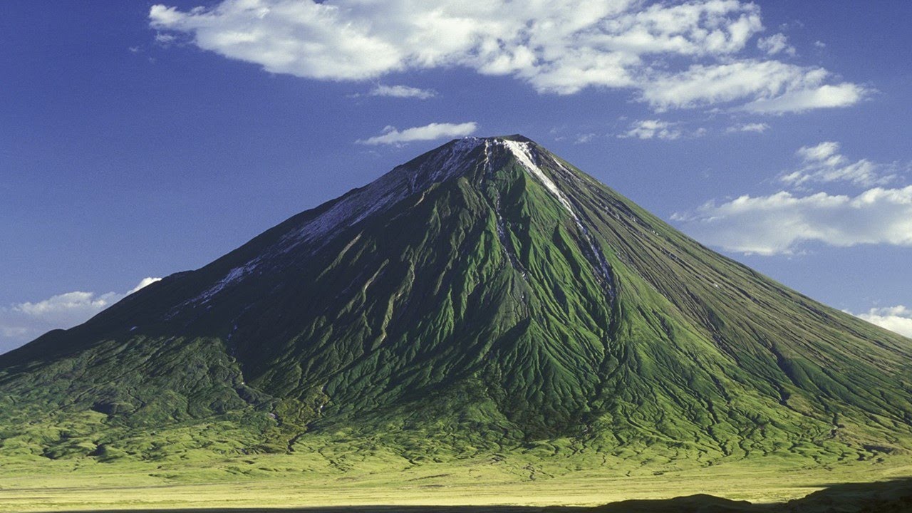 diferencia entre montaña y volcan