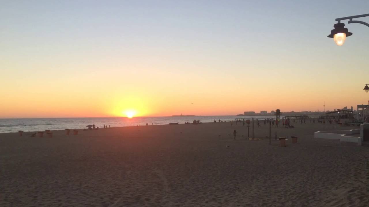 a que hora se pone el sol en cadiz
